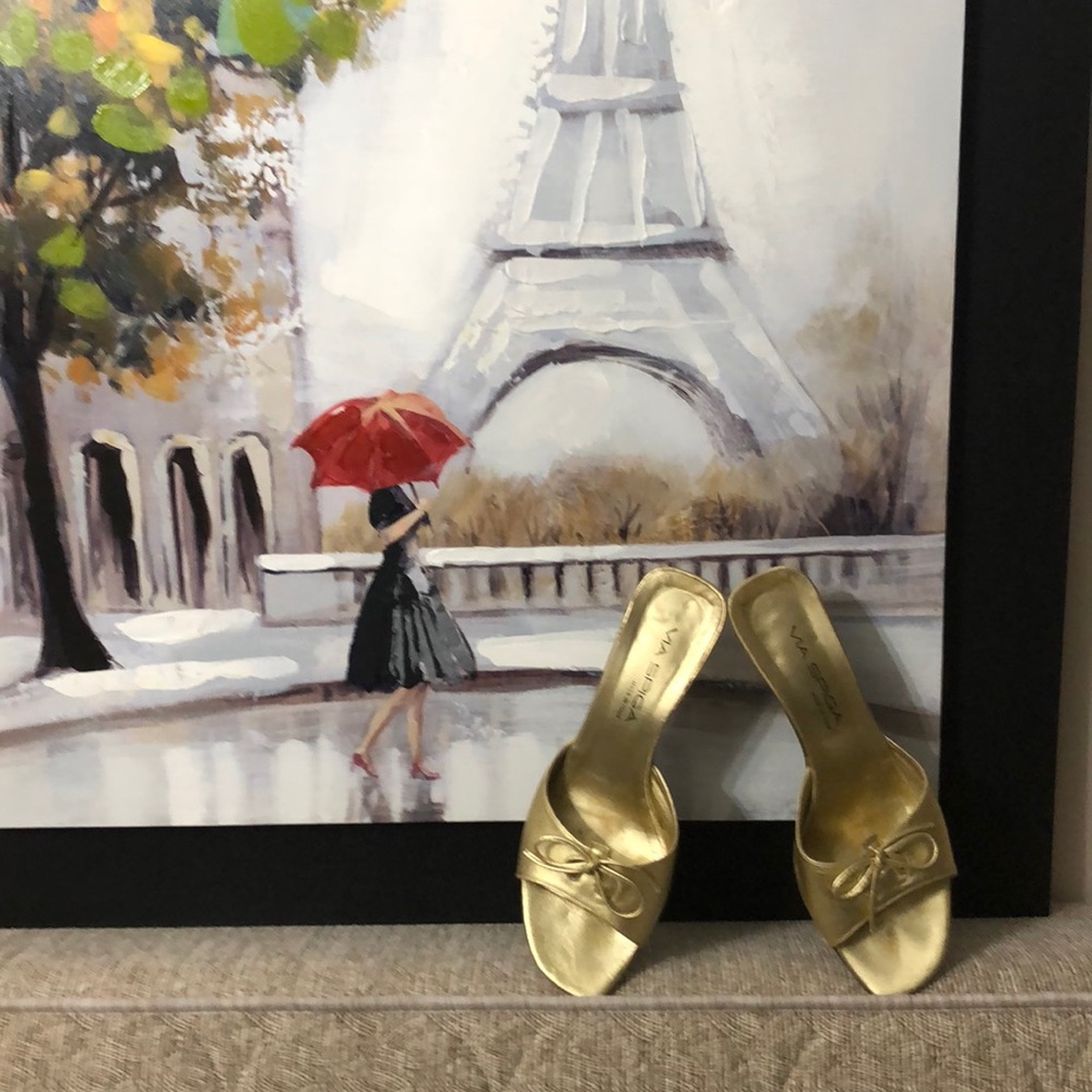 VIA SPIGA GOLD SANDALS SIZE 8M